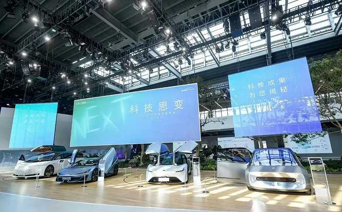 均价15.5万/平,倒挂近10万。北京二环的神盘国安公馆重新入市